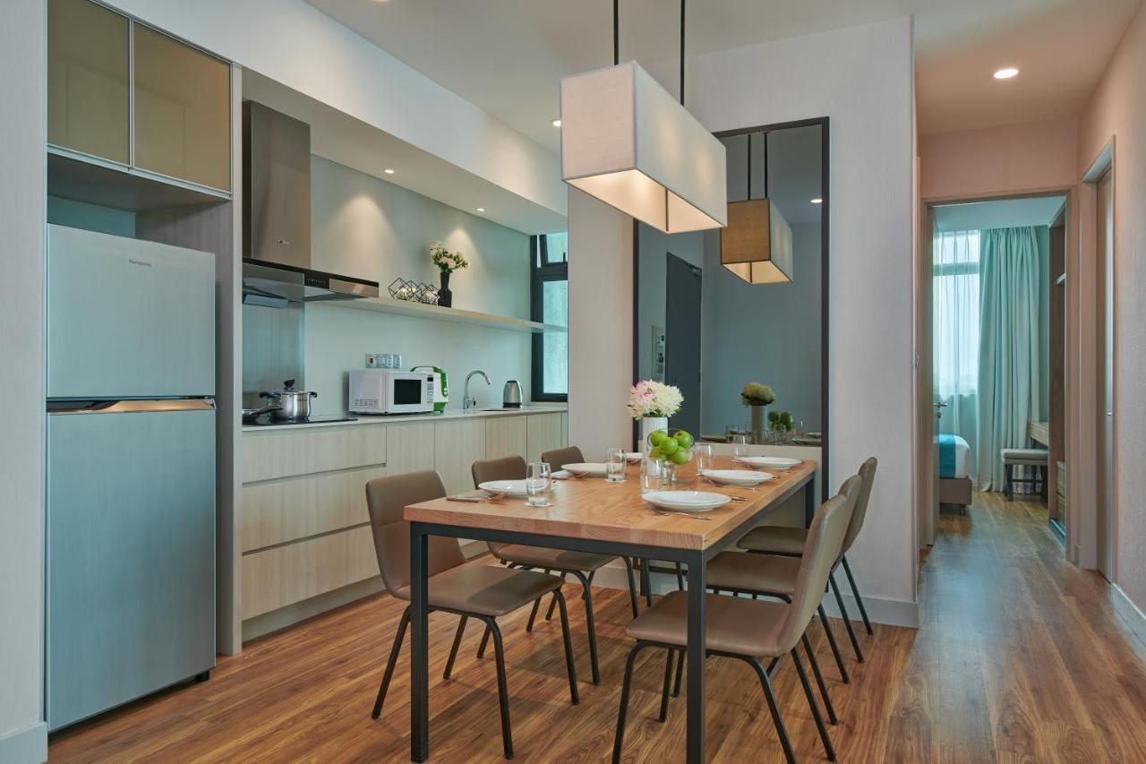 Mercure Living Путраджая Екстериор снимка A typical kitchen and dining room