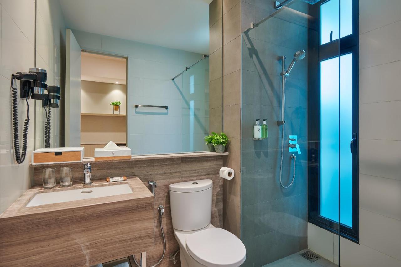 Mercure Living Путраджая Екстериор снимка A bathroom in a hotel