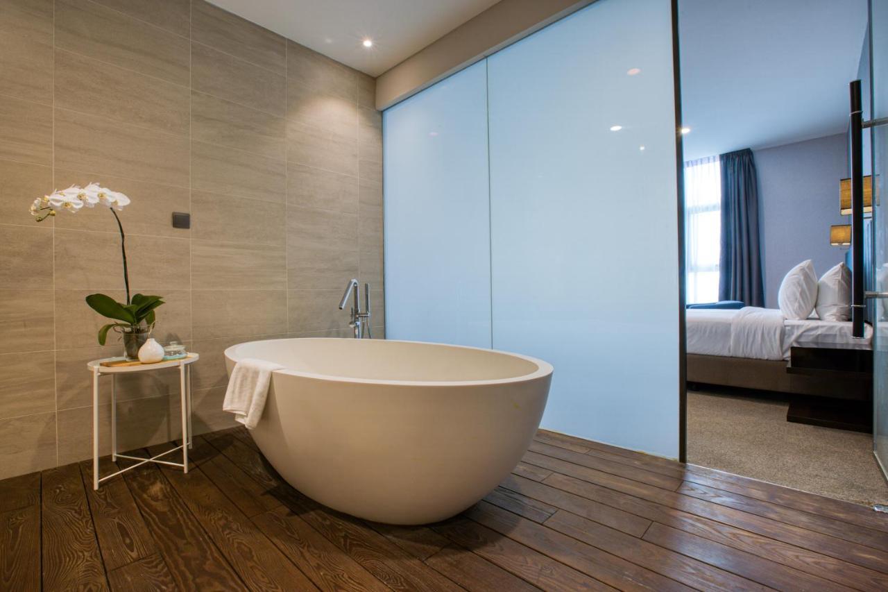 Mercure Living Путраджая Екстериор снимка Bathroom