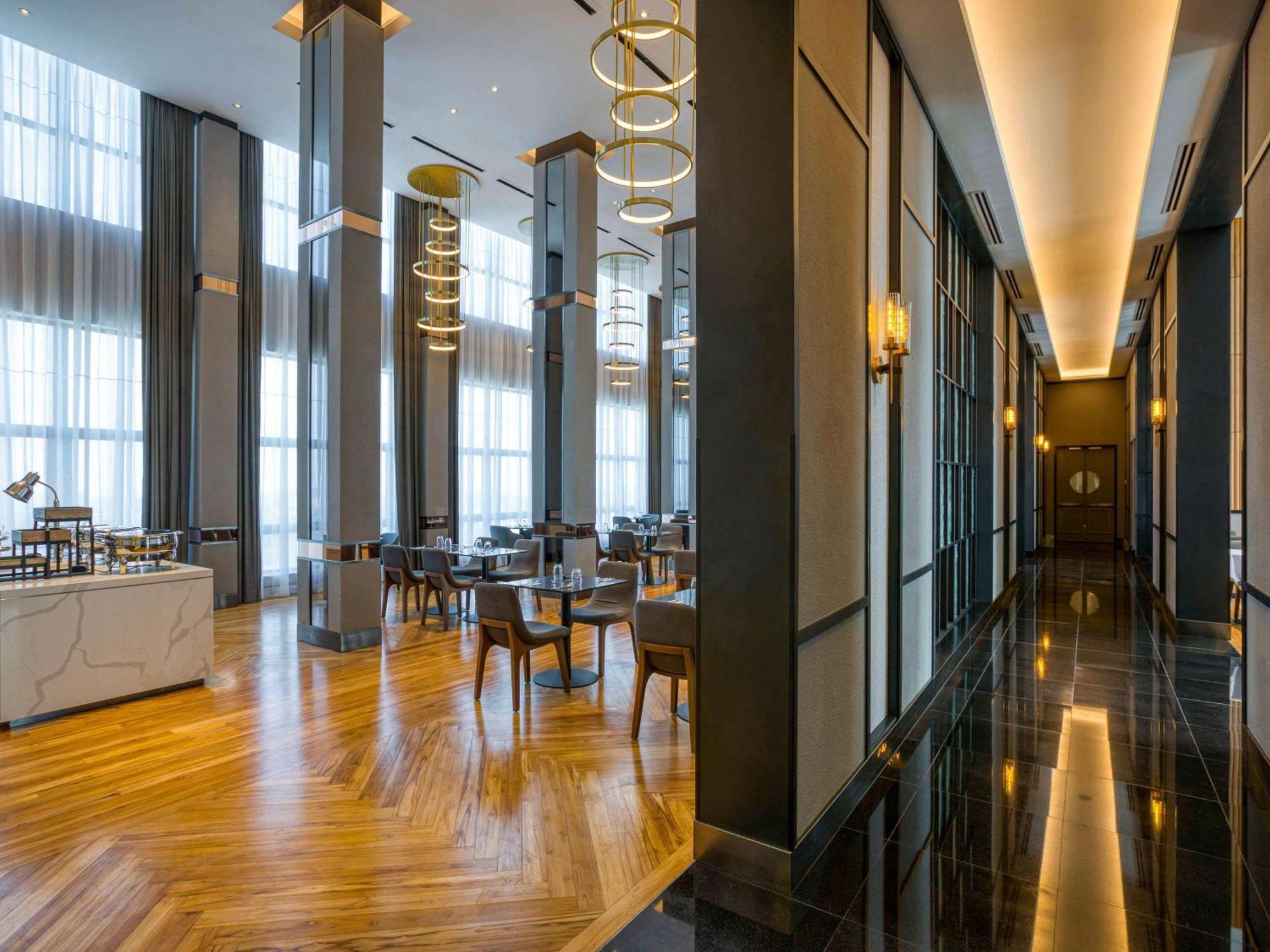 Mercure Living Путраджая Екстериор снимка The Lounge at KLIA
