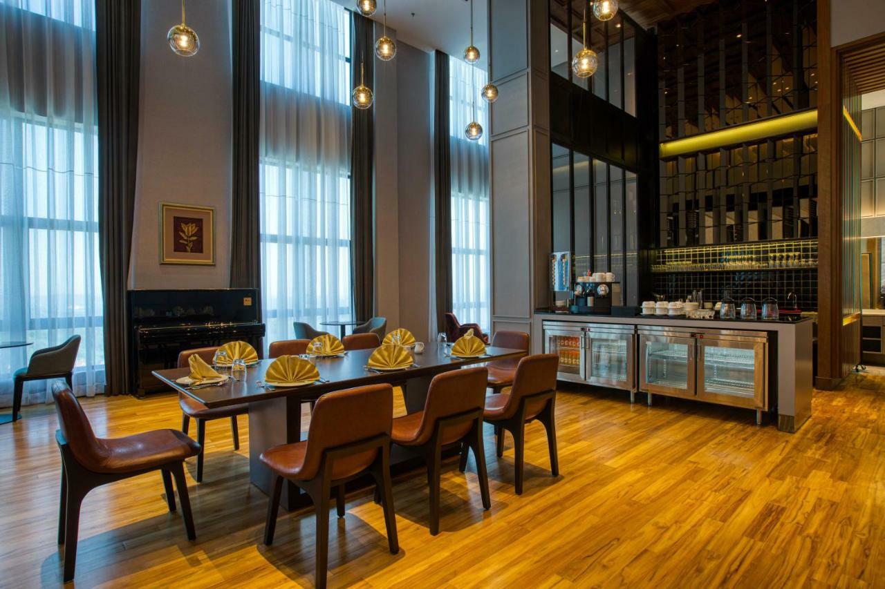Mercure Living Путраджая Екстериор снимка The Royal Wing Suites and Spa