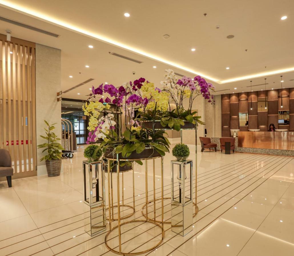 Mercure Living Путраджая Екстериор снимка The lobby of the hotel